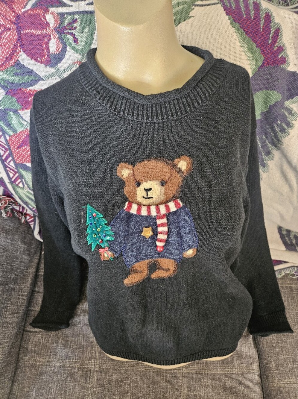 Vintage Christmas Bear Rainbow Bridge Sweater. 20ptp
